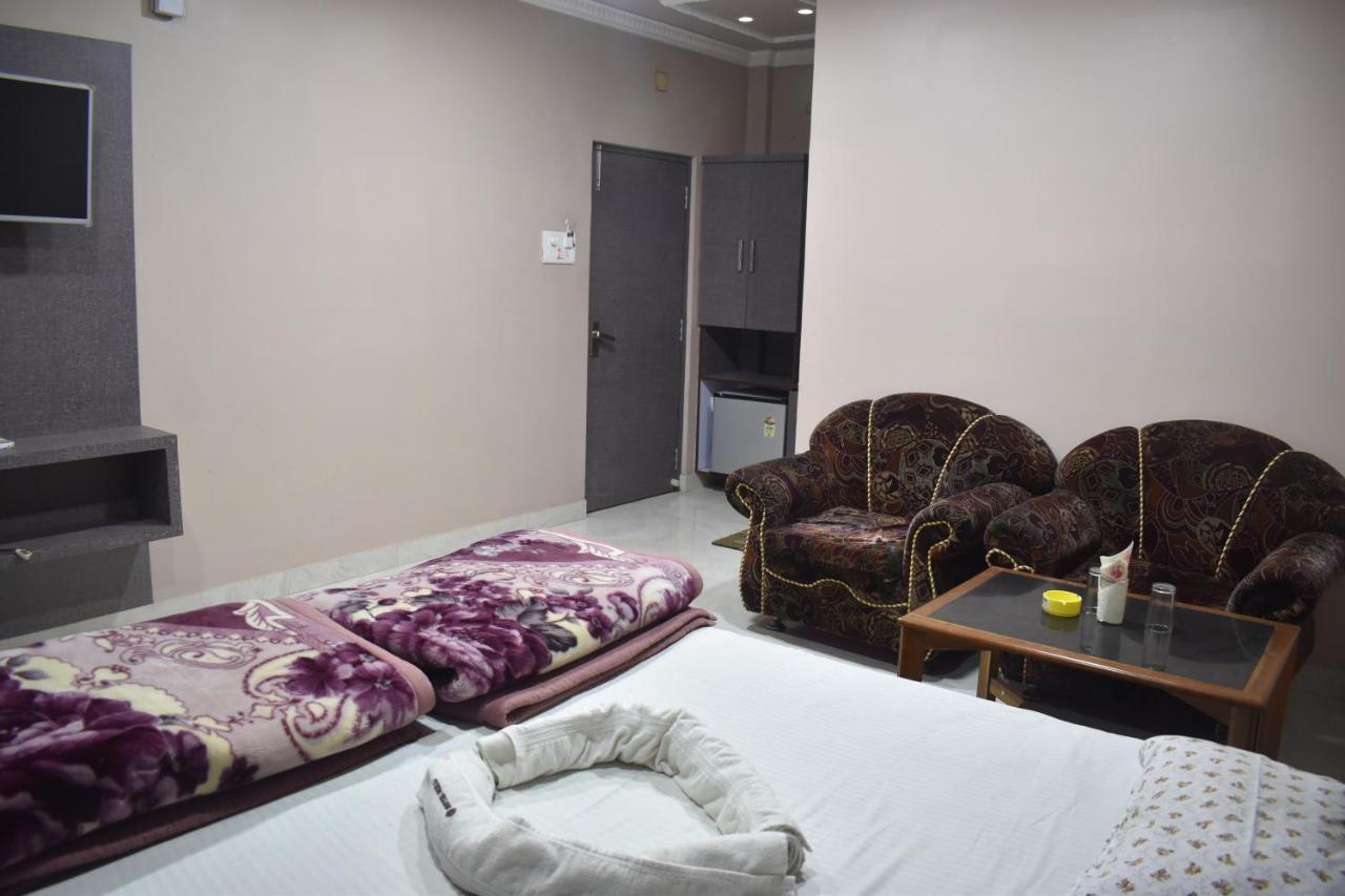 Hotel Suraj Balasore Buitenkant foto